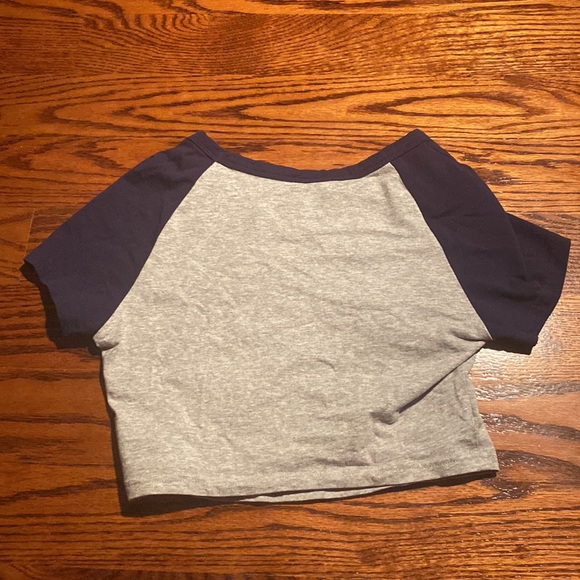 crop top - Picture 2 of 2